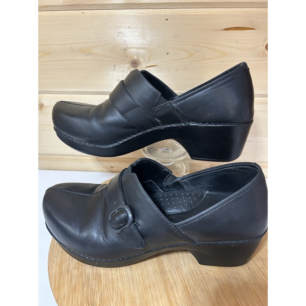 Dansko Tamara Woman's Clog Black Leather Side Buckle Size 41 EU/ 10.5 US EUC